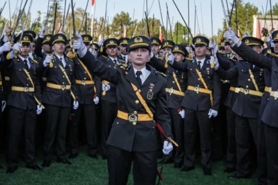 Bursa Barosu'ndan 'kılıç çeken' teğmenlere destek!