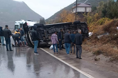 Osmaniye’de yolcu minibüsü devrildi