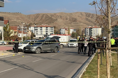 Aksaray'da bisikleti kaldırıp kaldırıma koydun kavgasında 1'i polis 3 yaralı