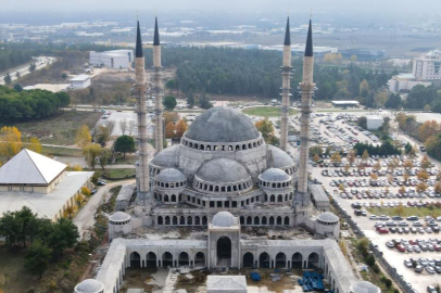 Bursa Uludağ Üniversitesi'ndeki cami ve külliye inşaatı yükseliyor