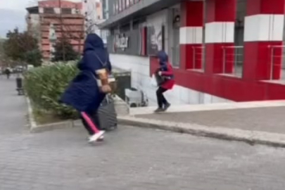 Bursa'da küçük çocuğun lodosla imtihanı! Yere kapaklandı