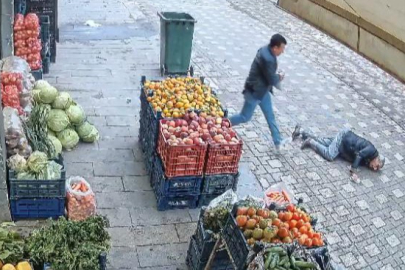 Sokak ortasında bir anda yere yığıldı! Ölüm anı kamerada...