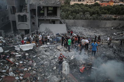 Katil İsrail yine mülteci kampını ve hastaneyi hedef aldı: 9 ölü