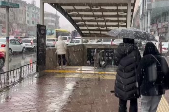 Bursa'da kent merkezi beyaza büründü