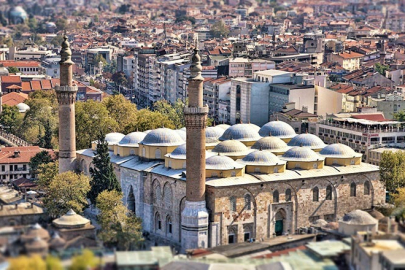 Bursa Ulu Cami'de su israfı! Vatandaş BUSKİ'ye çağrıda bulundu: Şakır şakır boşa akıyor