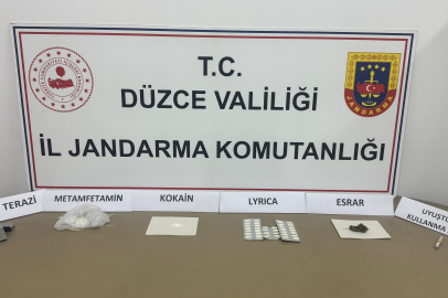 Düzce'de narkotik köpeği ile evde yapılan aramada uyuşturucu ele geçirildi