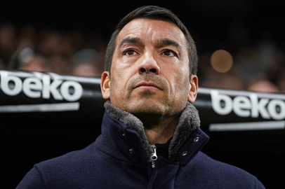 Beşiktaş, Giovanni van Bronckhorst'la vedalaşıyor