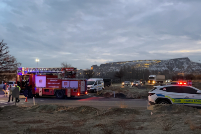 Nevşehir'de otomobille çarpışan öğrenci servisi devrildi