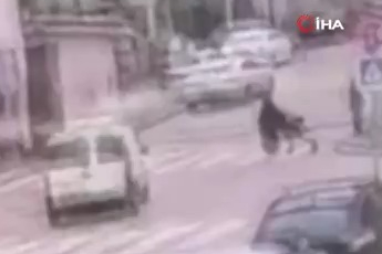 Bursa'da hafif ticari araca çarpan motosikletteki 2 kişi yaralandı