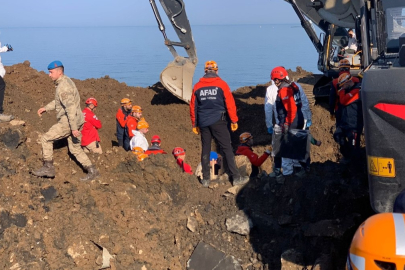 Artvin'deki heyelandan acı haber! 4 gencin cesedi araç içerisinde bulundu