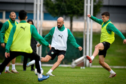 Bursaspor'da Karşıyaka hazırlıkları sürüyor