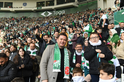 Başkan Aydın, çocuklara Bursaspor sevgisi aşılıyor