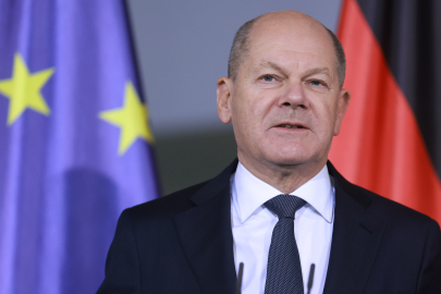 Scholz: Burada çalışan Suriyeliler hoş karşılanmaya devam edecek