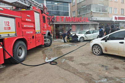 Bursa'da park halindeki otomobil cayır cayır yandı!