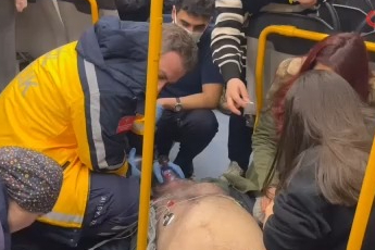 Bursa'da metroda seferberlik! Bir anda fenalaşan adam...