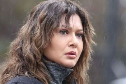 Nurgül Yeşilçay Ayasofya'da! Başörtülü fotoğrafına yorum yağdı