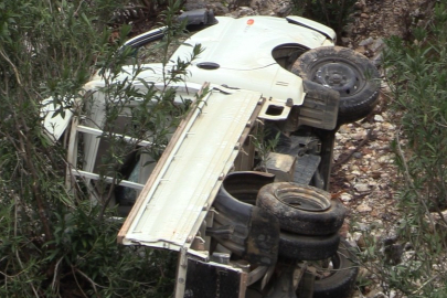 Antalya  Alanya'da kamyonet dereye uçtu: 1 ölü