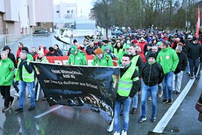 Audi Brüksel fabrikası çalışanları gösteri düzenledi