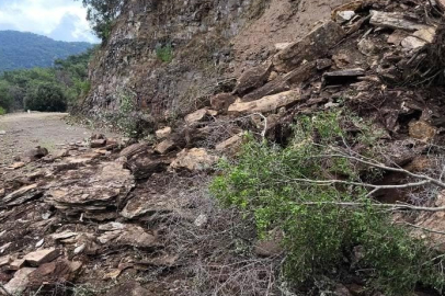 Aydın'da Davutlar Manastır yolu heyelan nedeniyle kapandı