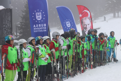 Bursa Uludağ’da öğrencilerin kayak heyecanı