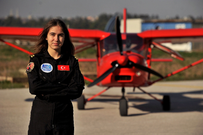 Bursalı genç Defne solo uçuş yapan Türkiye’nin en genç kadın pilot adayı oldu!