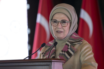 Emine Erdoğan'dan Refik Anadol'un yapay zeka platformuna yönelik paylaşım