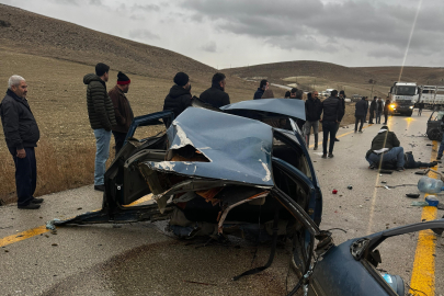 Ankara'da servis aracı ile otomobil çarpıştı: 1 ölü