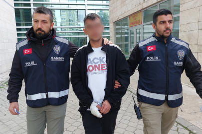 Samsun'da birlikte içki içtiği 2 arkadaşını bıçakladı