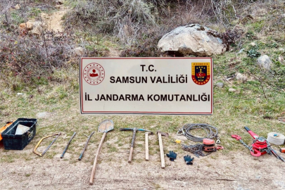 Samsun’da kaçak kazı yapan 2 kişiyi jandarma yakaladı