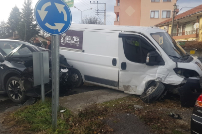 Bolu'da cip minibüsle çarpıştı