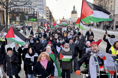 İsveç'te yüzlerce kişi katil İsrail'i protesto etti