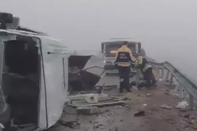 Aşırı sis faciaya neden oldu! Katliam gibi kaza: Ölü ve yaralılar var