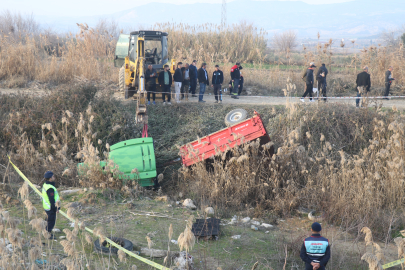 Denizli'de traktör dere yatağına düştü: Dede öldü, torunu yara almadan kurtuldu