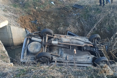 Konya'da otomobil sulama kanalına devrildi: 3 yaralı