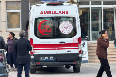 Antalya'da adliyeye sevk edilen eniştesine destek için geldi, kalp krizi geçirip hayatını kaybetti