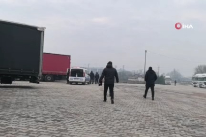 İranlı kaçak göçmenler Bursa'nın mobilya üssünde yakalandı! TIR'a saklanıp...