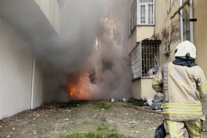 İstanbul  Avcılar’da bina boşluğunda çıkan yangın dairelere sıçradı