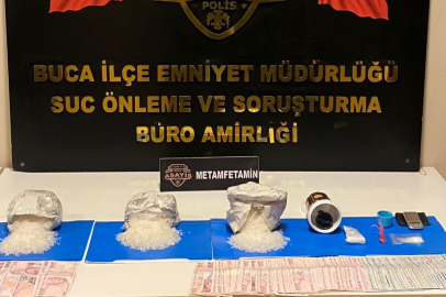 İzmir'de uyuşturucuya 2 gözaltı