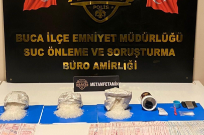 İzmir'de uyuşturucuya 2 gözaltı