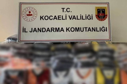 Kocaeli'de bin 206 kaçak futbol takımı forması ele geçirildi