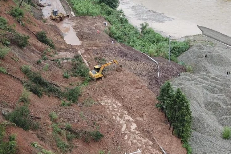 Çin’de toprak kayması: 9 ölü