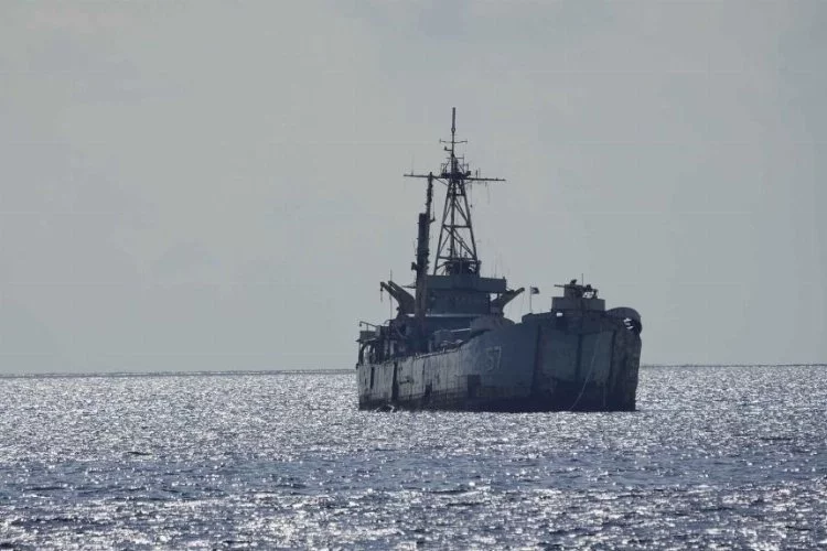 Çin ve Filipinler'e ait iki gemi Güney Çin Denizi'nde çarpıştı
