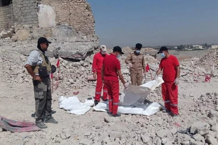 Musul'da enkaz altında insan kalıntıları bulundu