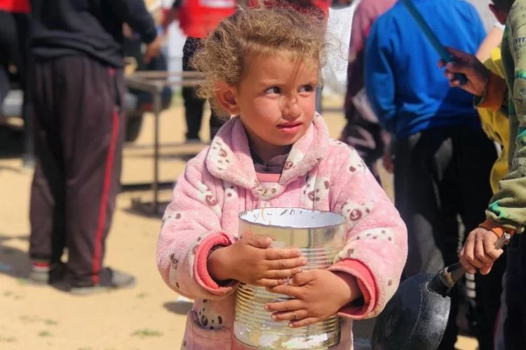 Türk Kızılay, Gazze'de yeniden sıcak yemek dağıtımına başladı
